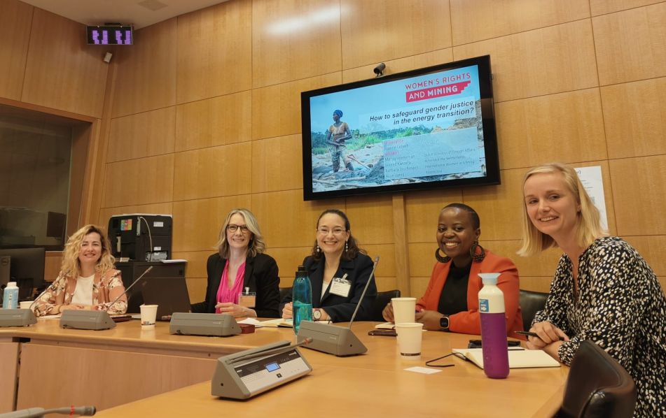 OECD partner session "How to safeguard gender justice in the energy transition?" with Alice Vanni (Italpreziosi), Joanne Lebert (Impact Transform), Barbara Dischinger (International Women in Mining), Sophie Kwizera (Action Aid) and Marga Veeneman (Dutch Ministry of Foreign Affairs)